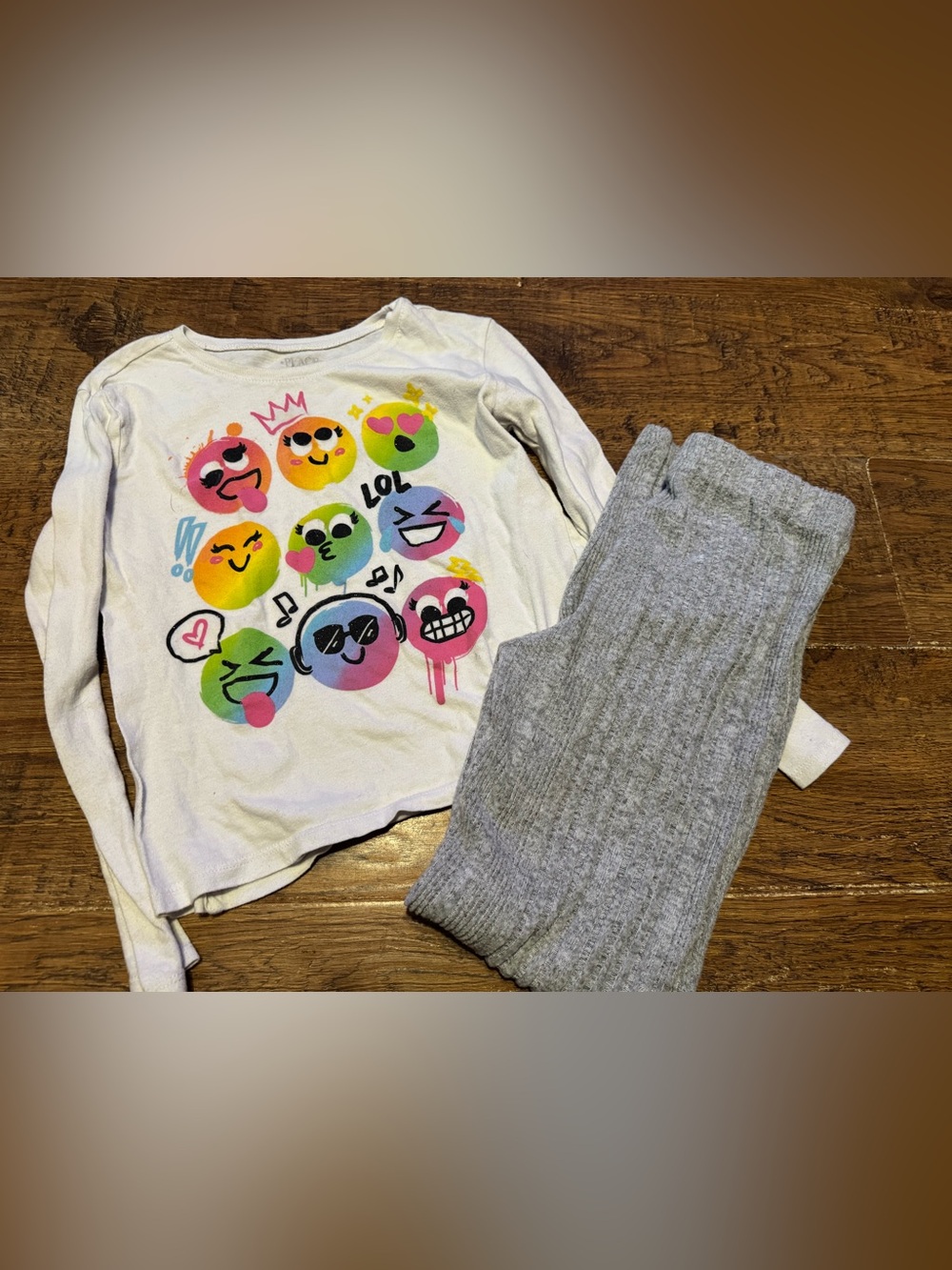 Girls 7-8 gray ribbed leggings & smile face tee